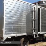 Furgón carga seca con puerta lateral y camarote en NKR III