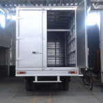 Furgón carga seca con puerta lateral y camarote en NKR III