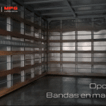 Furgón con bandas interiores en madera