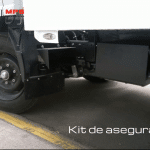 Furgón con bandas interiores en madera