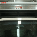 Furgón con camarote retráctil sobre NHR