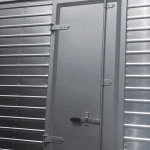 Furgón NPR con Puerta Lateral