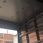 Furgón NPR con Puerta Lateral