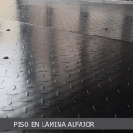 Furgón NPR con Puerta Lateral