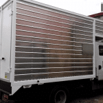 Furgón de camarote con tapa abatible