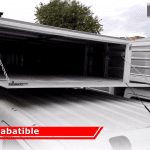 Furgón de camarote con tapa abatible