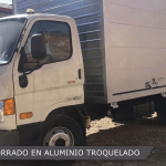 Furgón puertas cortina laterales y vano total Sobre HD 78