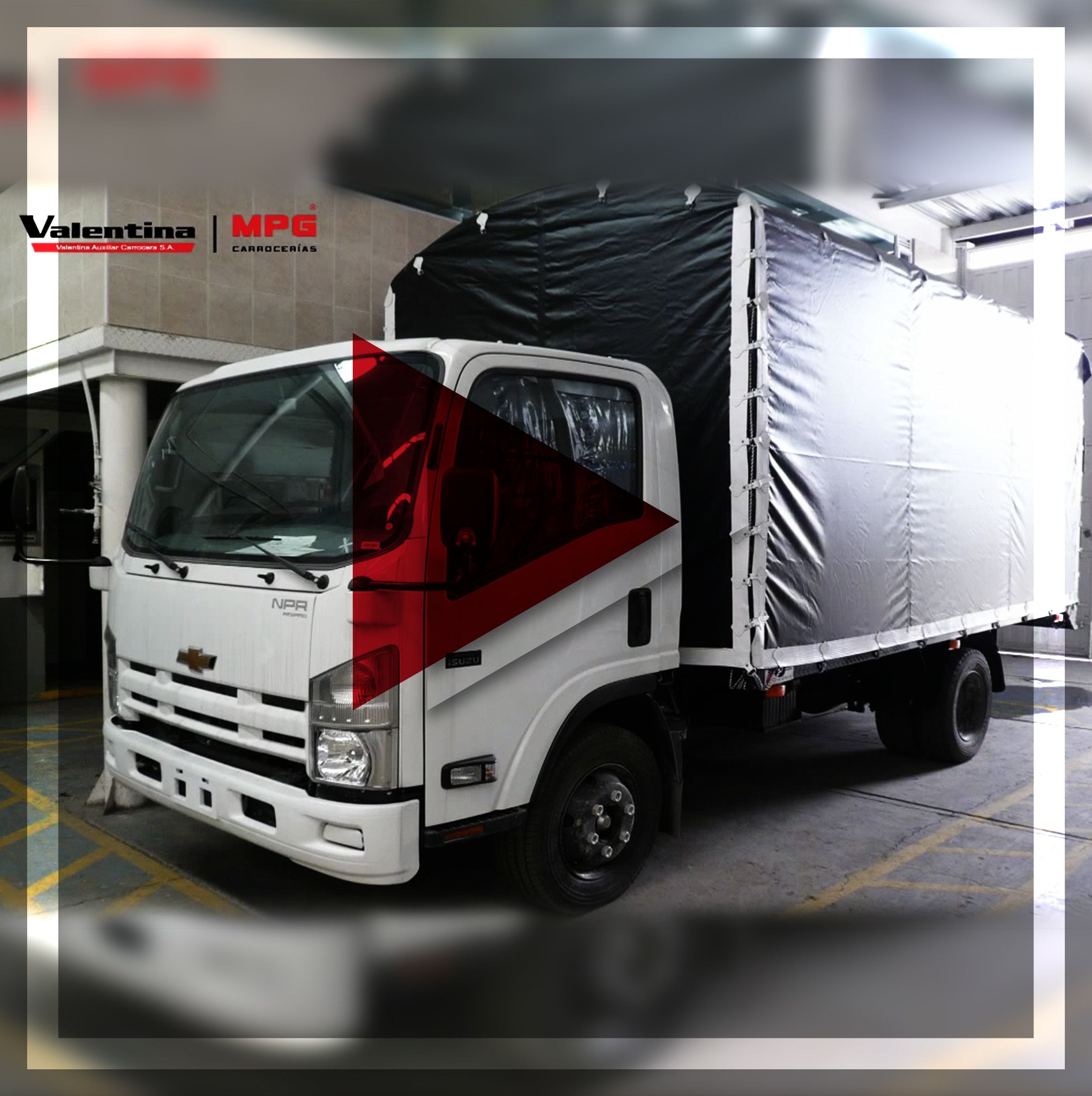 Carrocería tipo Estacas con Carpa con accesorios inoxidables