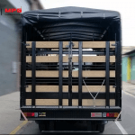 Carrocería de estacas con banda en material ecológico