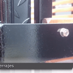 Carrocería de estacas con parales metálicos sobre Chevrolet NHR