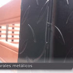 Carrocería de estacas con parales metálicos sobre Chevrolet NHR