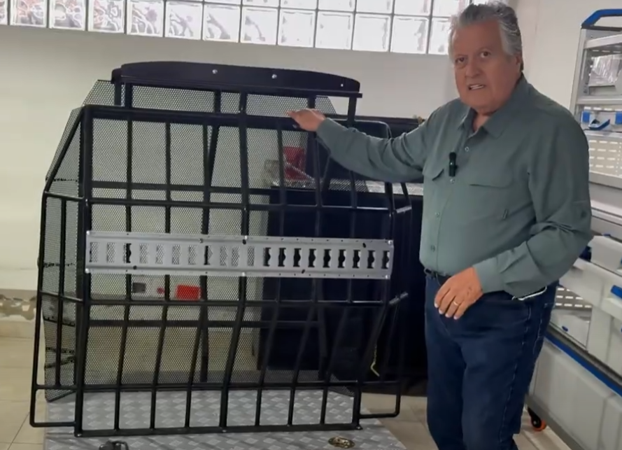 separador con acceso visual en van de carga